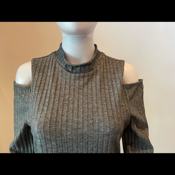 👜WHBM Gray Fitted Sheath Dress with Keyholes - Picture 4 of 6